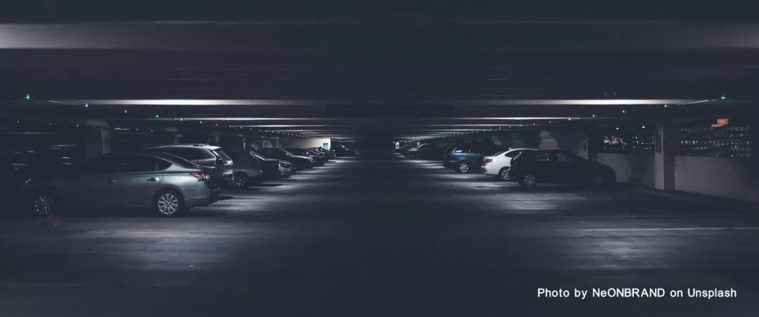  汽車庫、修車庫、停車場